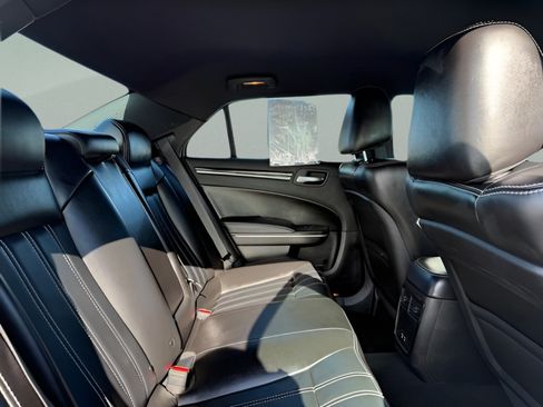 Used 2020 Chrysler 300 S RWD image 9