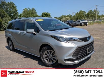 Used 2025 Toyota Sienna LE w/ LE Plus Package