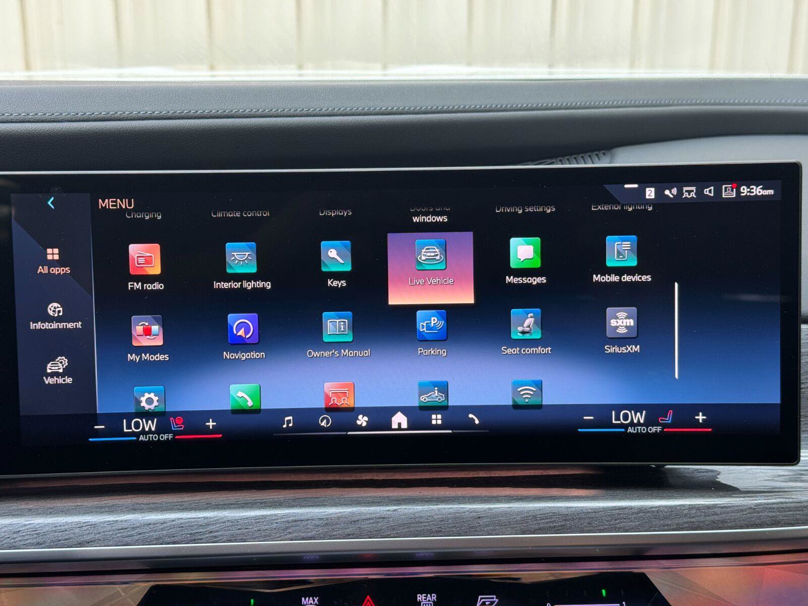 Used 2023 BMW i7 xDrive60 w/ Executive Package 2 AWD/4WD image 30