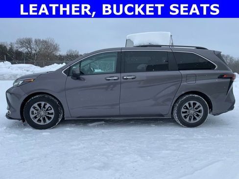 Used 2024 Toyota Sienna XLE image 4