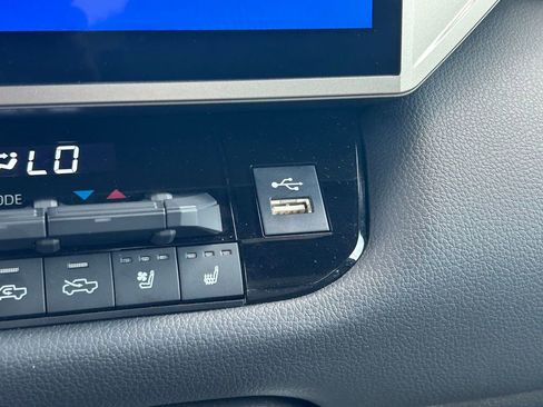 Used 2025 Toyota Tundra Limited image 37