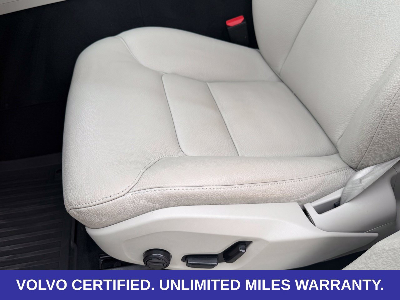 Certified 2024 Volvo XC60 B5 Plus w/ Protection Package Premier AWD/4WD image 29
