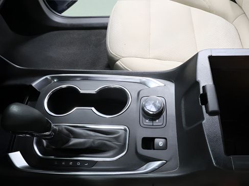 Used 2023 Chevrolet Traverse LS FWD image 19