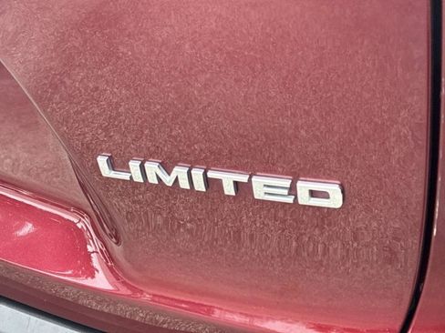 Used 2019 Jeep Cherokee Limited w/ Luxury Group FWD image 36