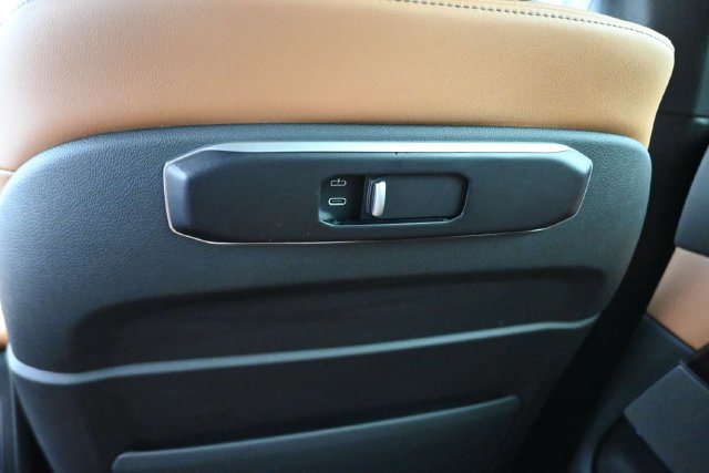 Used 2024 BMW X5 xDrive40i w/ M Sport Package AWD/4WD image 17