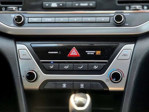 Used 2018 Hyundai Elantra SE FWD image 21