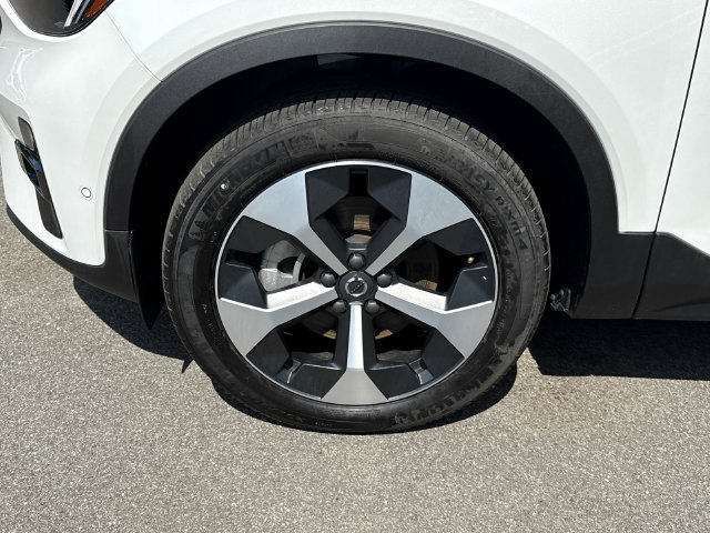 Used 2025 Volvo XC40 B5 Plus AWD/4WD image 10