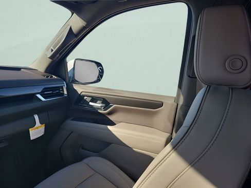 New 2026 GMC Yukon XL Elevation image 11