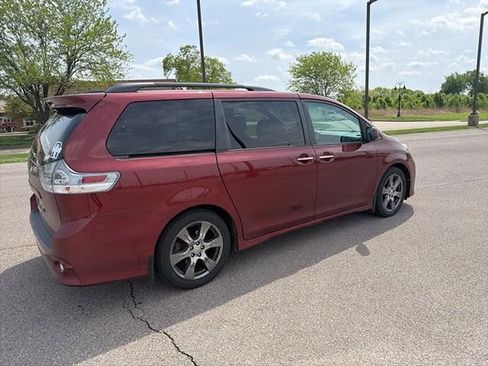 Used 2017 Toyota Sienna SE w/ SE Preferred Package image 15