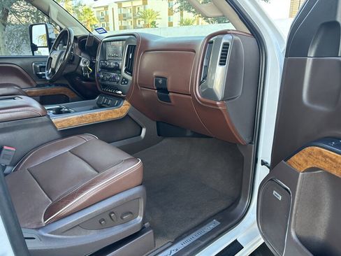 Used 2019 Chevrolet Silverado 2500 High Country image 27