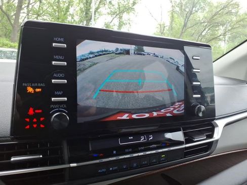 Certified 2024 Toyota Sienna LE FWD image 27
