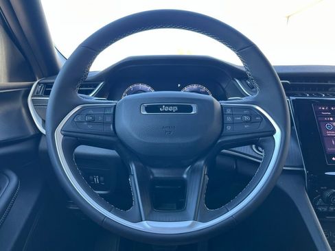 New 2025 Jeep Grand Cherokee L Altitude image 11