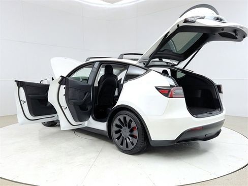 Used 2020 Tesla Model Y Performance image 11