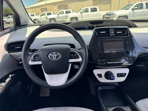 Used 2017 Toyota Prius Two FWD image 18