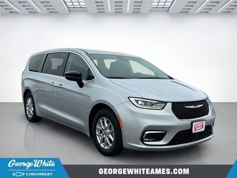 Used 2024 Chrysler Pacifica Touring-L FWD image 1