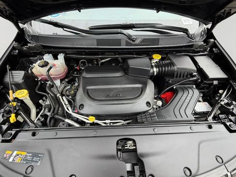 Used 2024 Chrysler Pacifica Touring-L FWD image 9