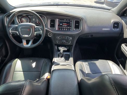 Used 2017 Dodge Charger SXT w/ AWD Plus Group image 26