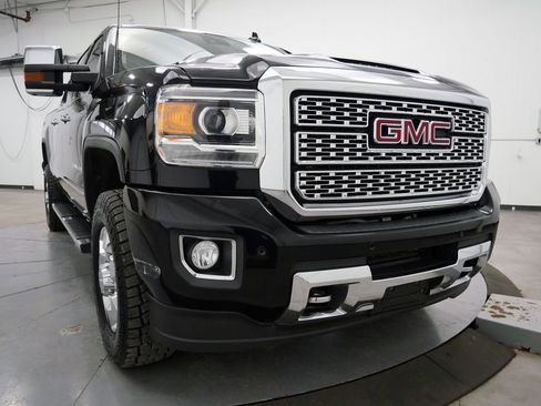 Used 2019 GMC Sierra 3500 Denali w/ Duramax Plus Package image 40