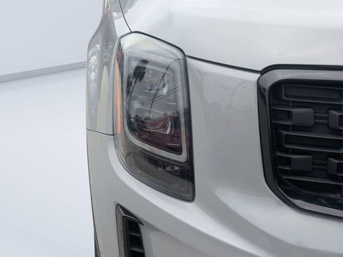 Used 2022 Kia Telluride SX w/ SX Prestige Package image 9