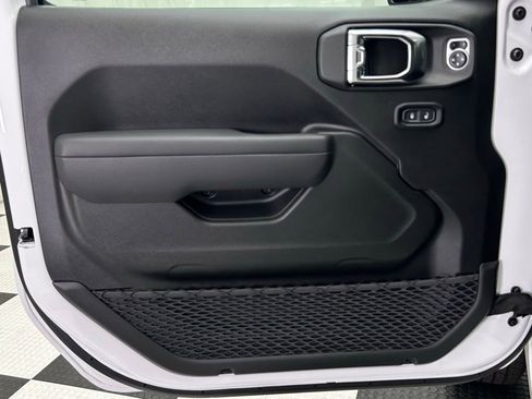 New 2025 Jeep Gladiator Sport image 11