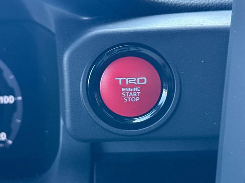 Used 2025 Toyota Tacoma TRD Sport AWD/4WD image 22