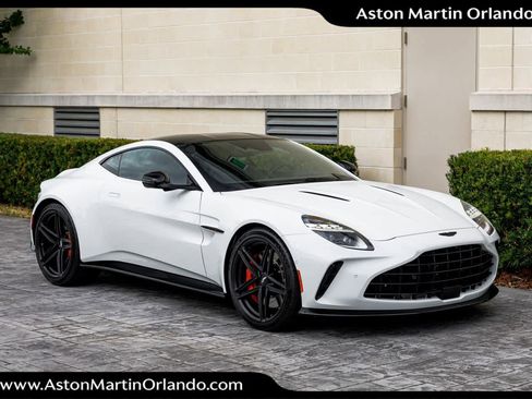 Used 2025 Aston Martin V8 Vantage Coupe image 14