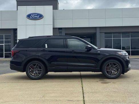 New 2026 Ford Explorer ST-Line w/ ST-Line Street Pack RWD image 2