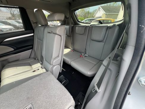 Used 2017 Toyota Highlander XLE image 28
