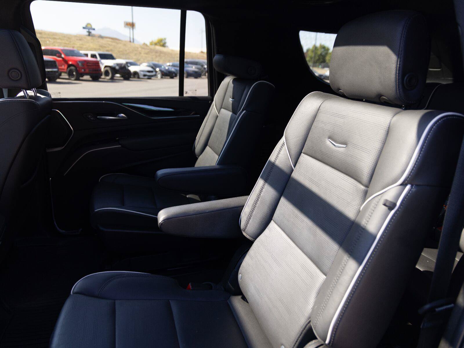 Used 2024 Cadillac Escalade ESV Sport w/ LPO, ONYX Package AWD/4WD image 22