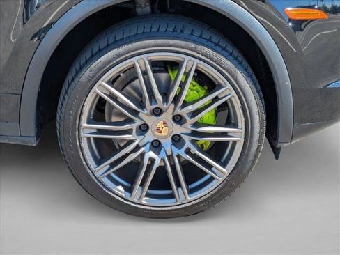 Used 2015 Porsche Cayenne S image 23