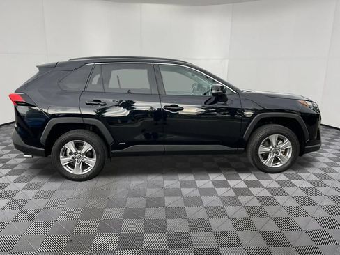 Used 2025 Toyota RAV4 XLE AWD/4WD image 10