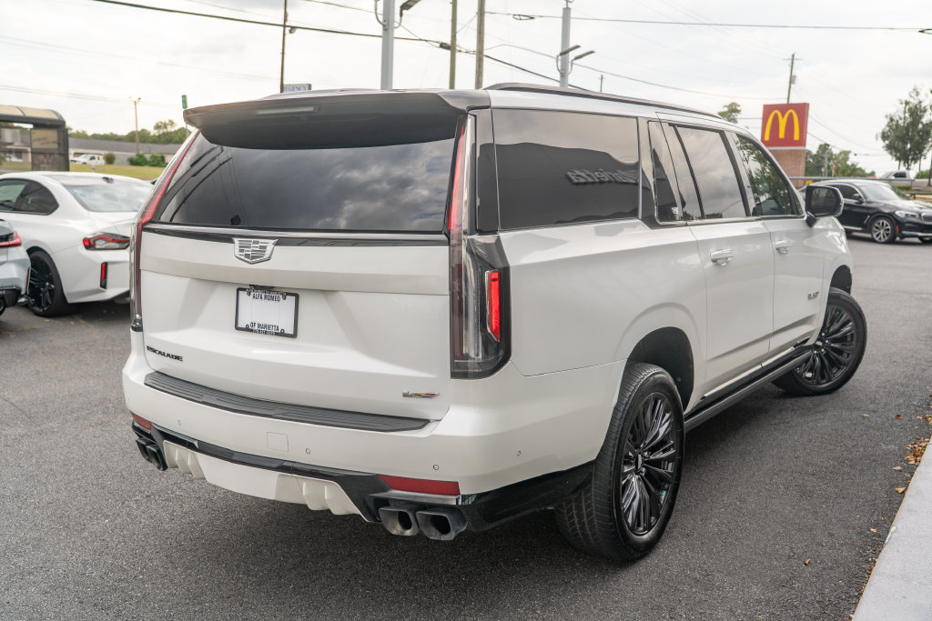 Used 2024 Cadillac Escalade ESV V w/ LPO, ONYX Package AWD/4WD image 10