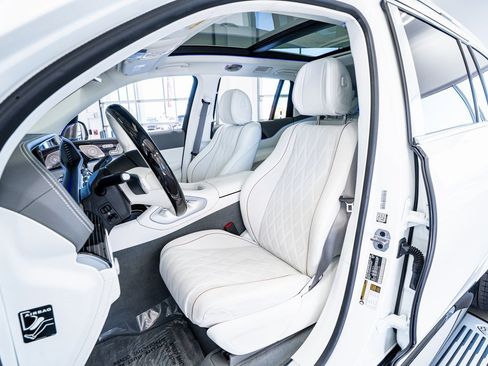 Used 2024 Mercedes-Benz Maybach GLS 600 4MATIC image 41