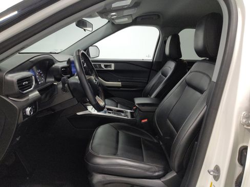 Used 2022 Ford Explorer XLT w/ Equipment Group 202A image 17