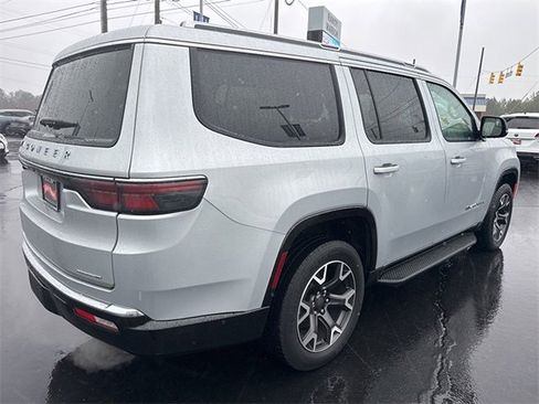 Used 2024 Jeep Wagoneer Series III image 5