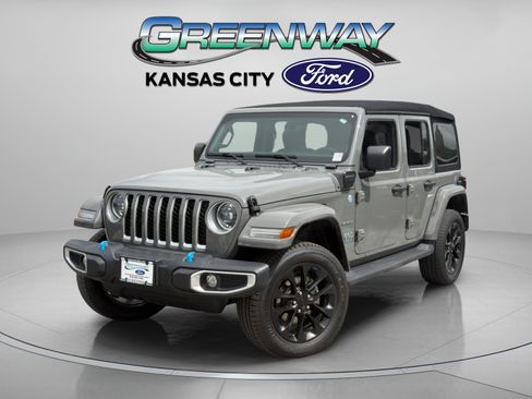 Used 2023 Jeep Wrangler Unlimited Sahara w/ Cold Weather Group AWD/4WD image 3