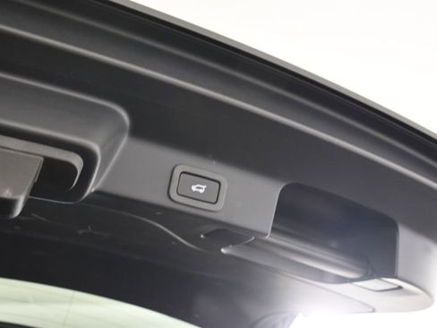 Used 2020 Jaguar F-PACE Prestige image 25