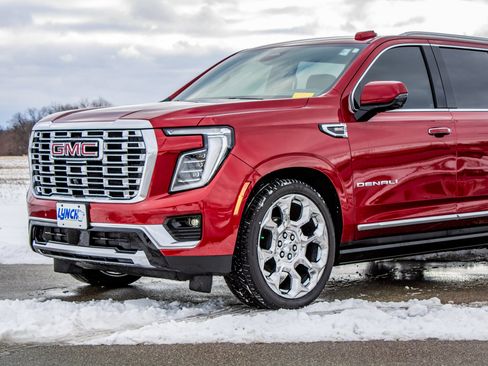 Used 2025 GMC Yukon XL Denali w/ Sun & Power Step Package image 14