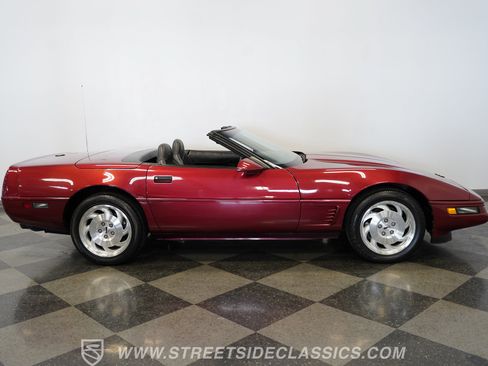 Used 1995 Chevrolet Corvette Convertible RWD image 15