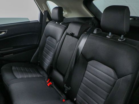 Used 2021 Ford Edge SE image 24