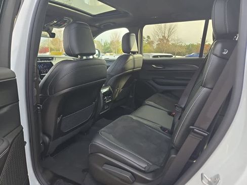Used 2025 Jeep Grand Cherokee L Altitude image 24