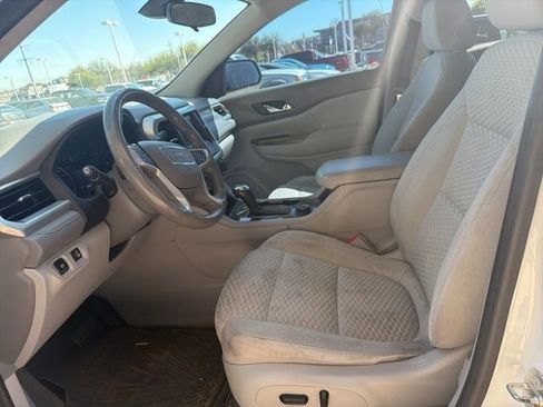 Used 2018 GMC Acadia SLE image 8