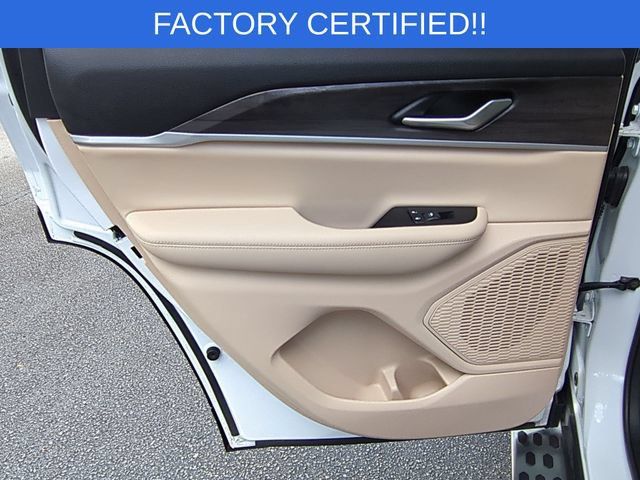 Certified 2025 Jeep Grand Cherokee Limited AWD/4WD image 28