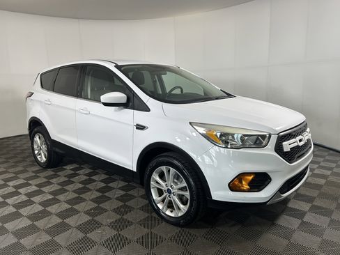 Used 2017 Ford Escape SE w/ SE Cold Weather Package image 3