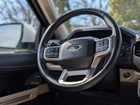 Used 2024 Ford Expedition Limited image 14