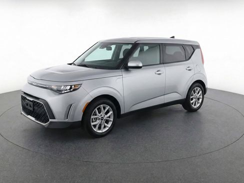 Used 2025 Kia Soul LX w/ LX Technology Package image 3