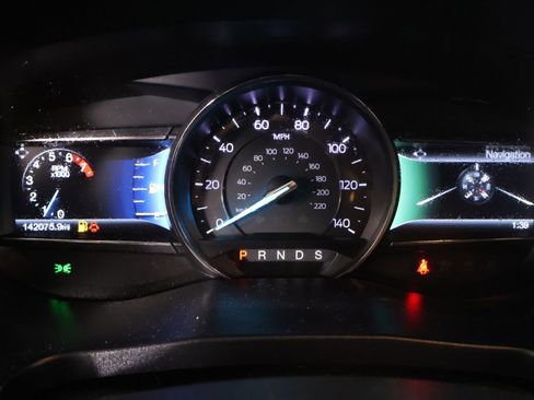 Used 2017 Ford Explorer XLT w/ Equipment Group 201A AWD/4WD image 4