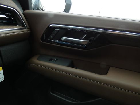 New 2026 Chevrolet Suburban High Country image 26