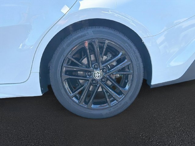 Used 2025 Toyota Camry SE FWD image 9