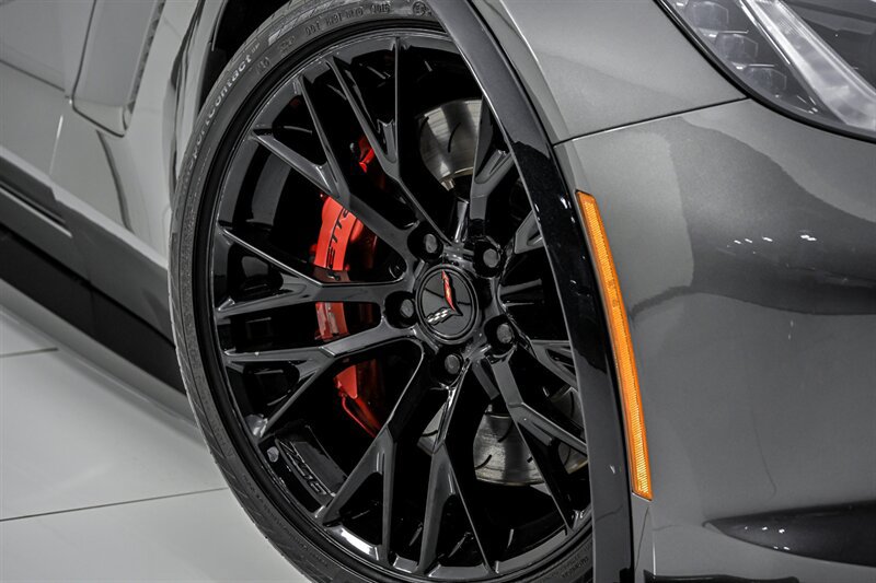 Used 2015 Chevrolet Corvette Z06 w/ 2LZ Preferred Equipment Group RWD image 3